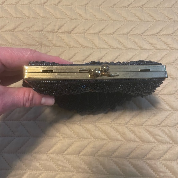 Vintage iridescent navy blue beaded scalloped purse. Good condition - Picture 2 of 9